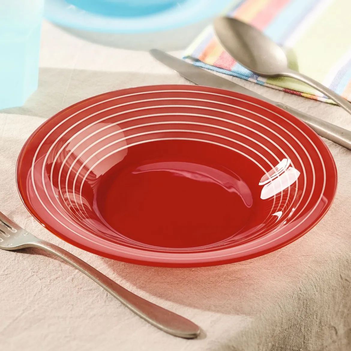 Assiette creuse rouge 21,5 cm Factory